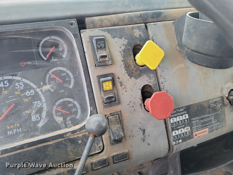 image for item LG9400 2004 Freightliner  flatbed truck