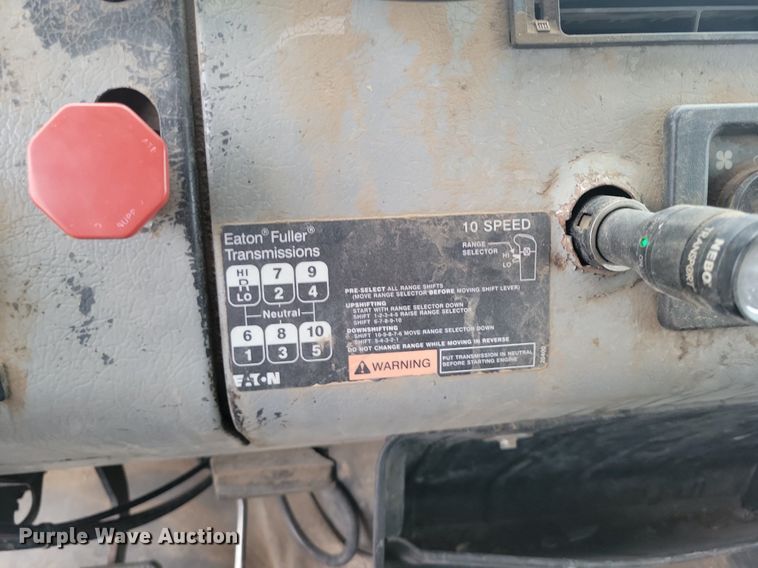 image for item LG9400 2004 Freightliner  flatbed truck