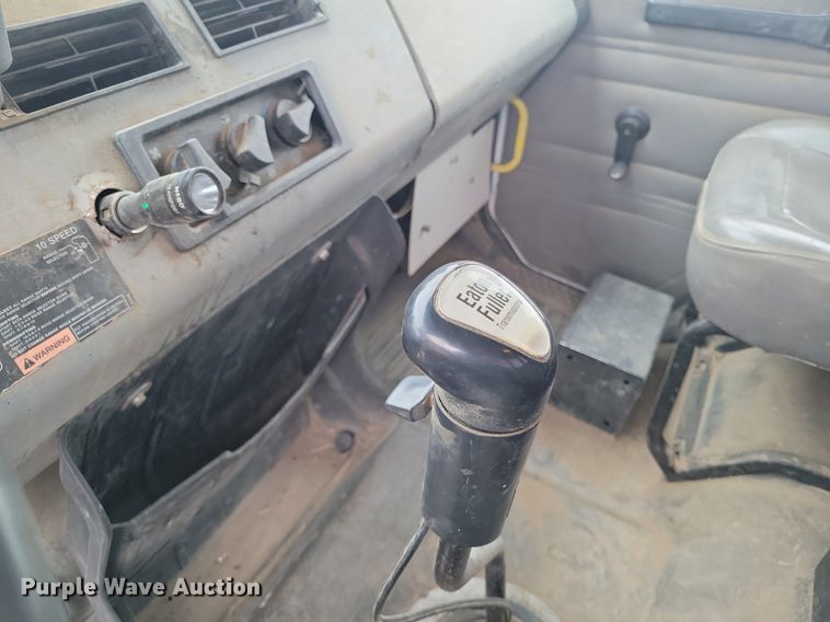 image for item LG9400 2004 Freightliner  flatbed truck