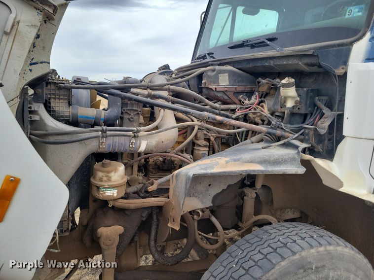 image for item LG9400 2004 Freightliner  flatbed truck