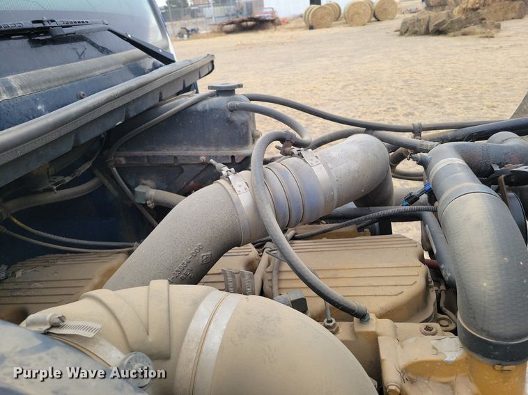 image for item LG9400 2004 Freightliner  flatbed truck