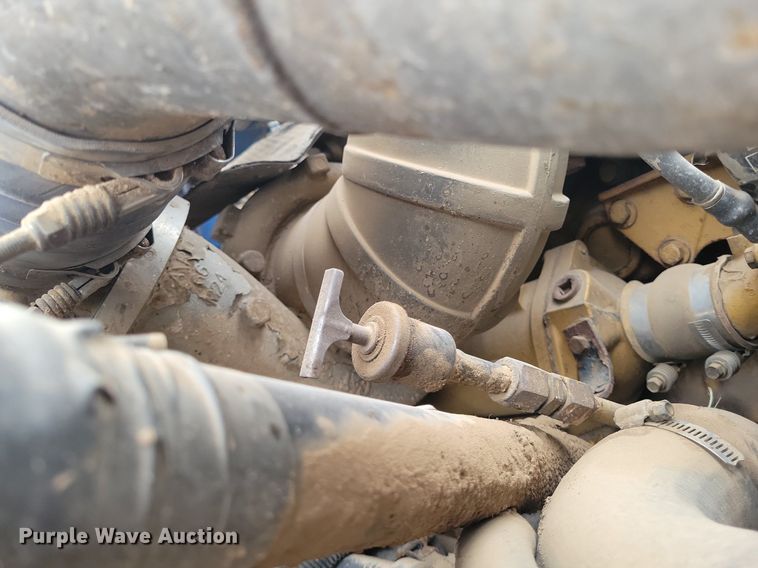 image for item LG9400 2004 Freightliner  flatbed truck