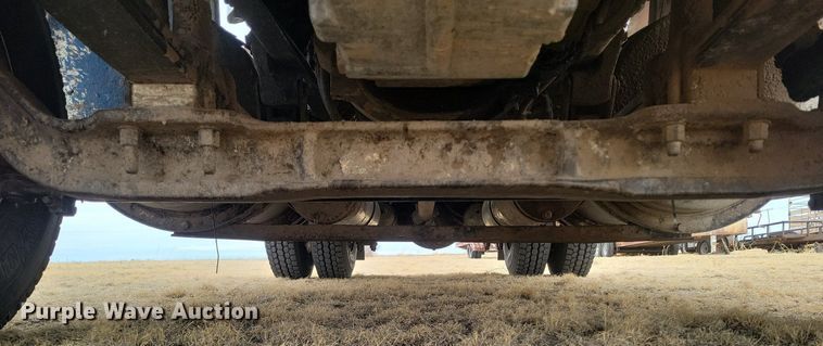 image for item LG9400 2004 Freightliner  flatbed truck