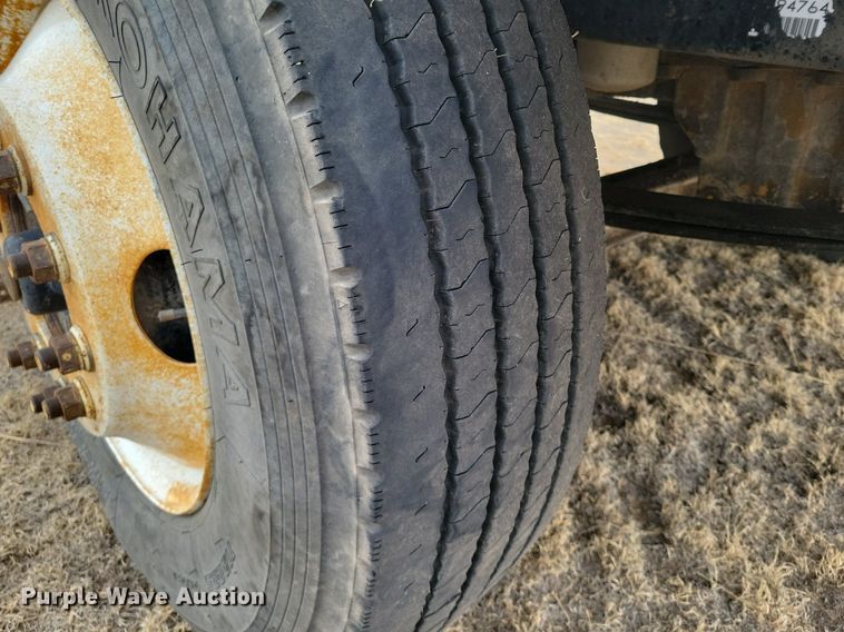 image for item LG9400 2004 Freightliner  flatbed truck