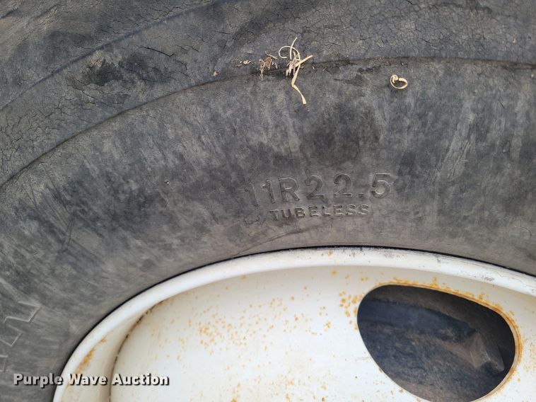 image for item LG9400 2004 Freightliner  flatbed truck