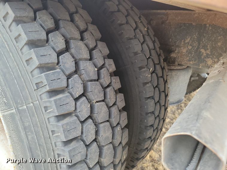 image for item LG9400 2004 Freightliner  flatbed truck