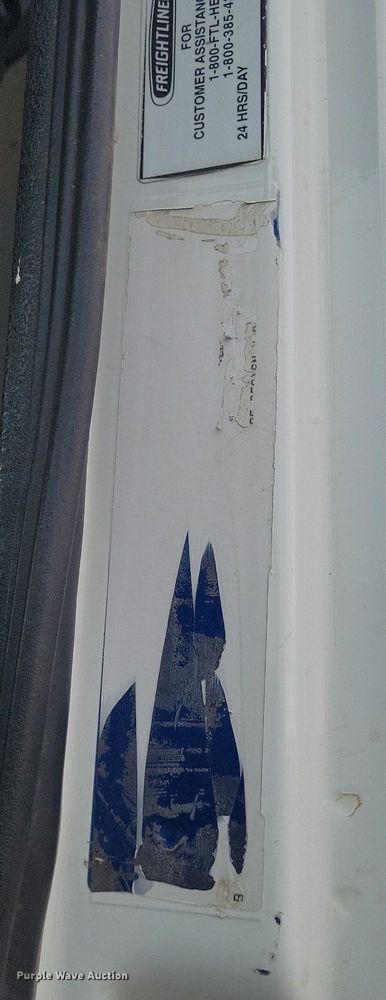 image for item LG9400 2004 Freightliner  flatbed truck