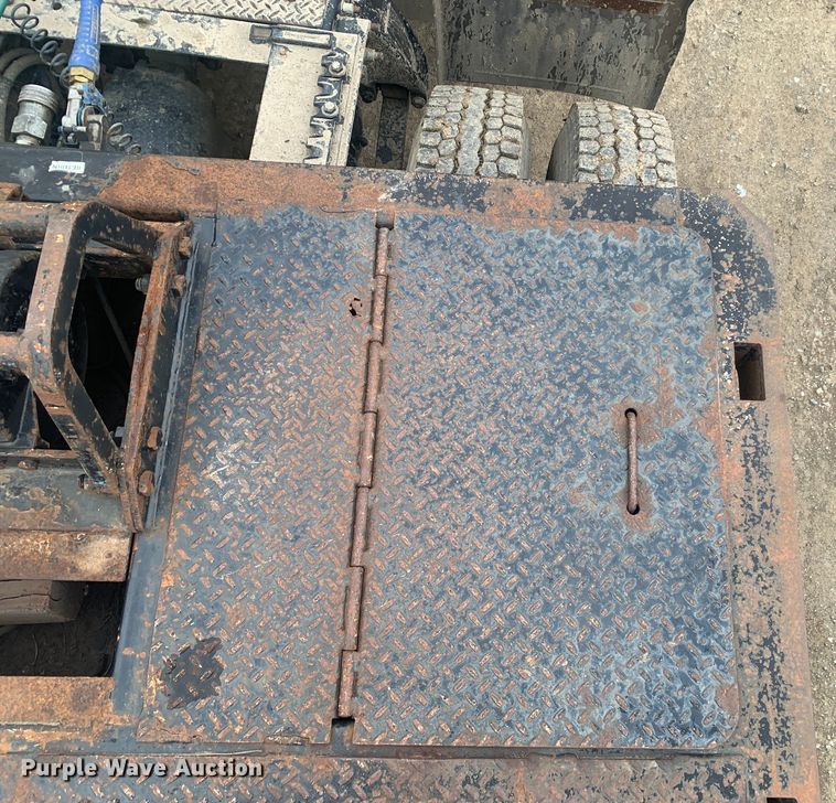 image for item LI9157 2005 Trail King TK70HT-482  drop deck trailer