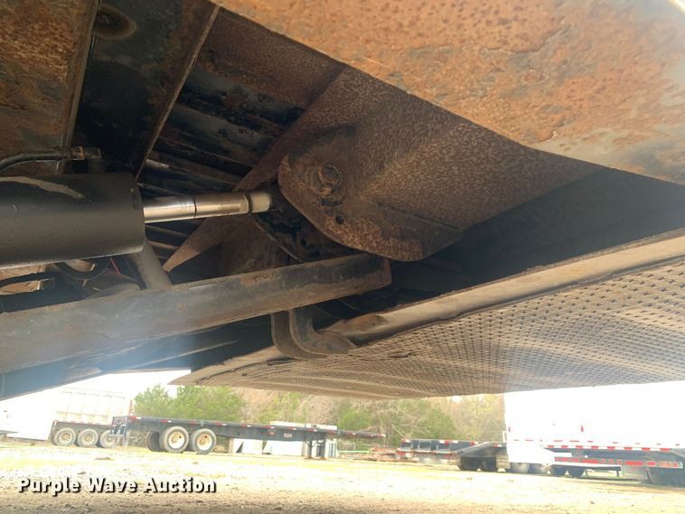 image for item LI9157 2005 Trail King TK70HT-482  drop deck trailer