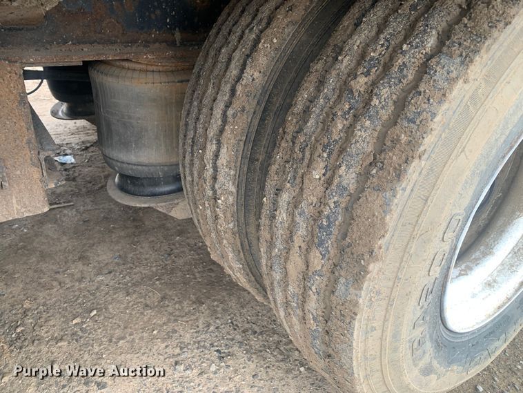 image for item LI9157 2005 Trail King TK70HT-482  drop deck trailer