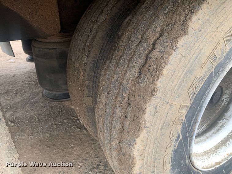 image for item LI9157 2005 Trail King TK70HT-482  drop deck trailer