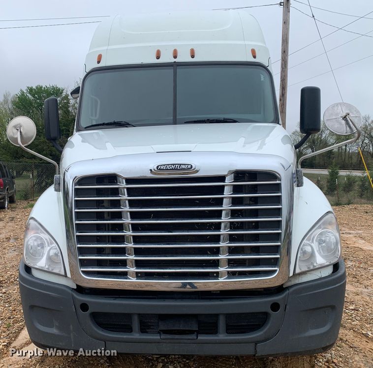 image for item LI9161 2016 Freightliner Cascadia  semi truck