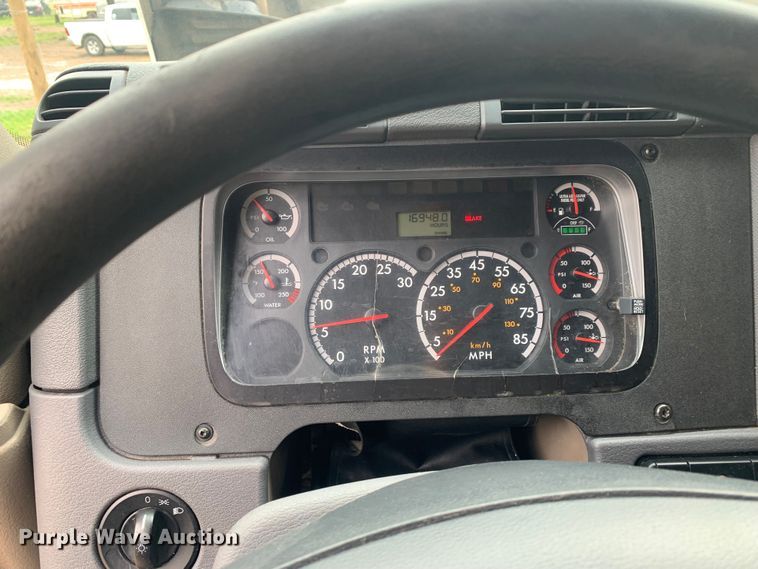 image for item LI9161 2016 Freightliner Cascadia  semi truck