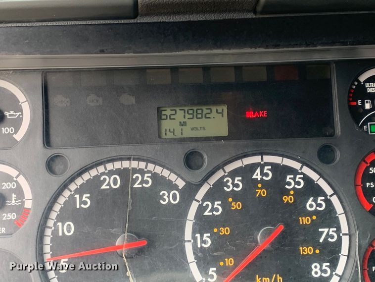 image for item LI9161 2016 Freightliner Cascadia  semi truck