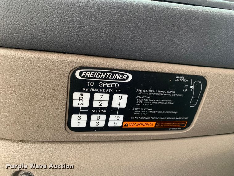 image for item LI9161 2016 Freightliner Cascadia  semi truck