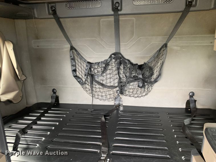 image for item LI9161 2016 Freightliner Cascadia  semi truck