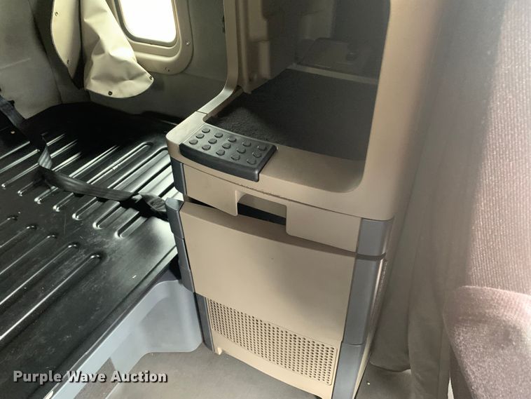 image for item LI9161 2016 Freightliner Cascadia  semi truck