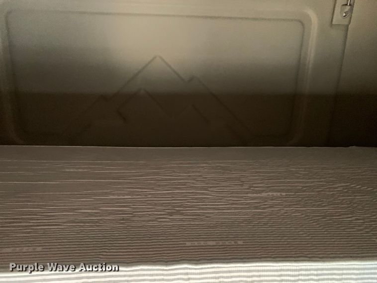 image for item LI9161 2016 Freightliner Cascadia  semi truck