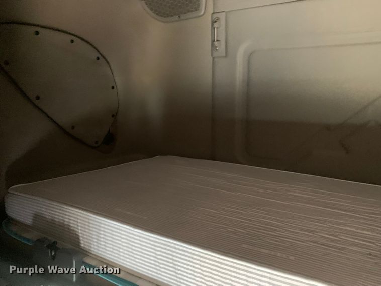 image for item LI9161 2016 Freightliner Cascadia  semi truck