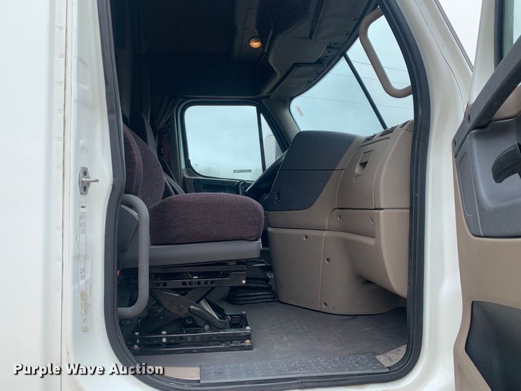 image for item LI9161 2016 Freightliner Cascadia  semi truck