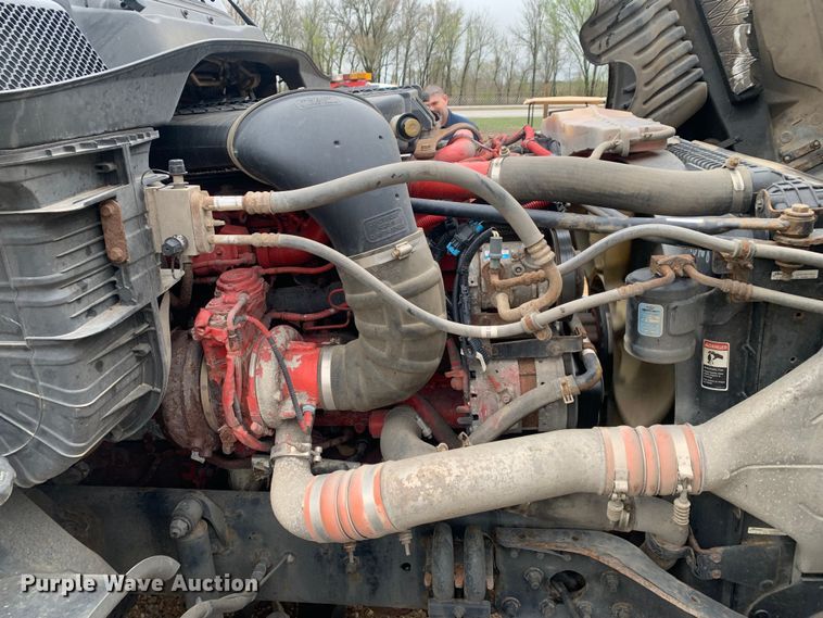 image for item LI9161 2016 Freightliner Cascadia  semi truck