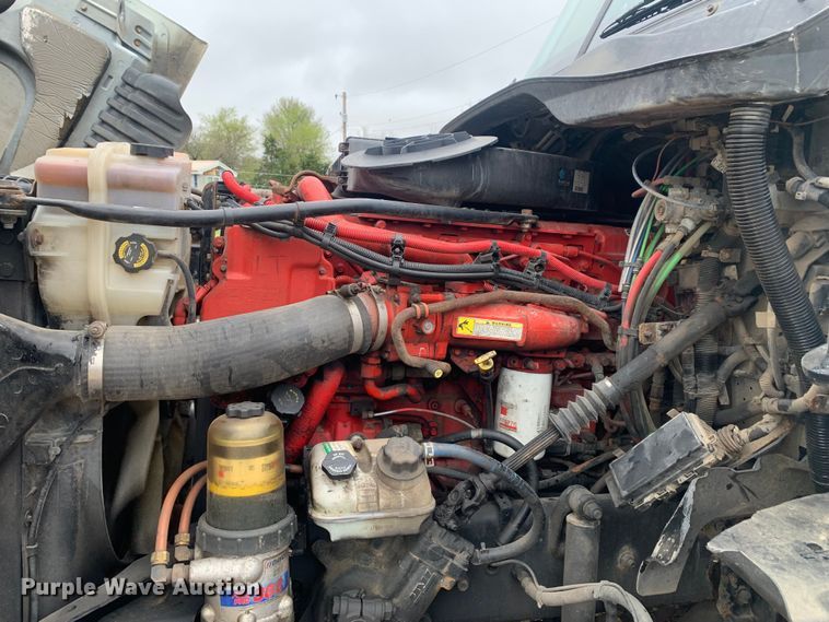 image for item LI9161 2016 Freightliner Cascadia  semi truck