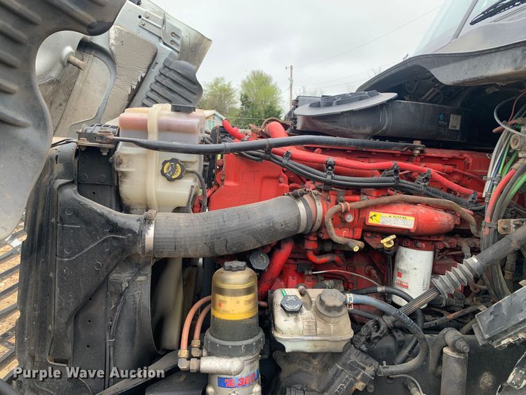 image for item LI9161 2016 Freightliner Cascadia  semi truck