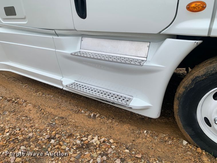 image for item LI9161 2016 Freightliner Cascadia  semi truck