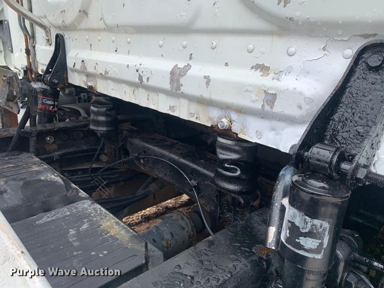 image for item LI9161 2016 Freightliner Cascadia  semi truck