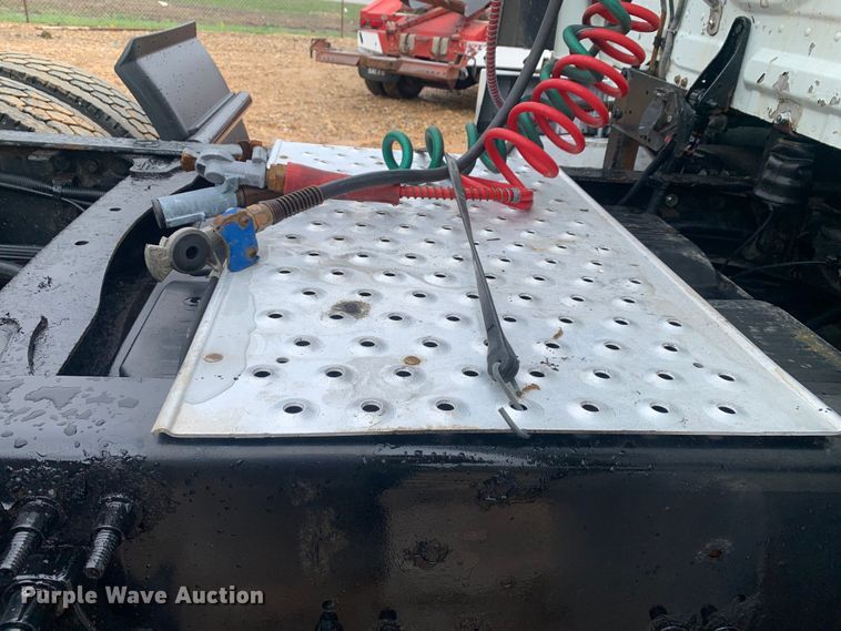 image for item LI9161 2016 Freightliner Cascadia  semi truck