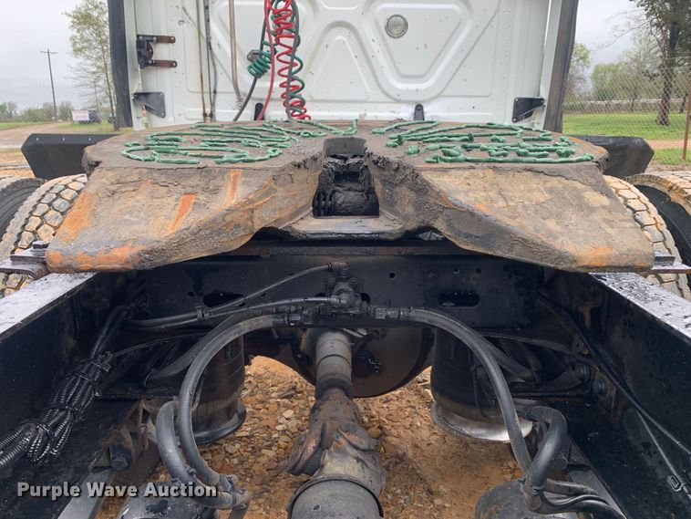 image for item LI9161 2016 Freightliner Cascadia  semi truck