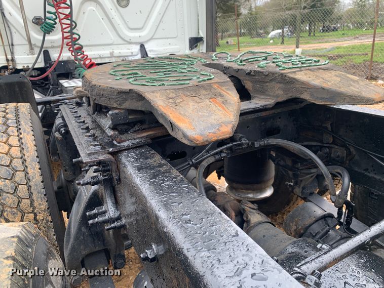 image for item LI9161 2016 Freightliner Cascadia  semi truck