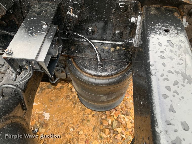 image for item LI9161 2016 Freightliner Cascadia  semi truck