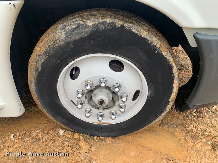 image for item LI9161 2016 Freightliner Cascadia  semi truck