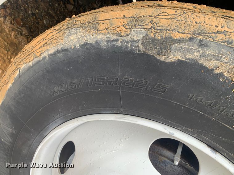 image for item LI9161 2016 Freightliner Cascadia  semi truck