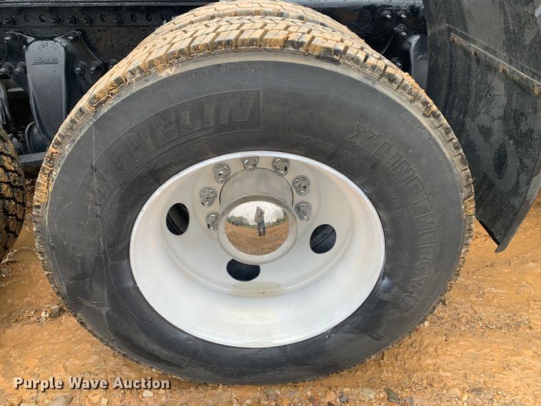 image for item LI9161 2016 Freightliner Cascadia  semi truck