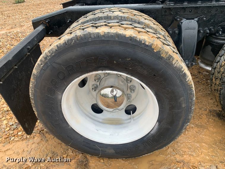 image for item LI9161 2016 Freightliner Cascadia  semi truck