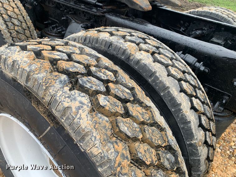 image for item LI9161 2016 Freightliner Cascadia  semi truck