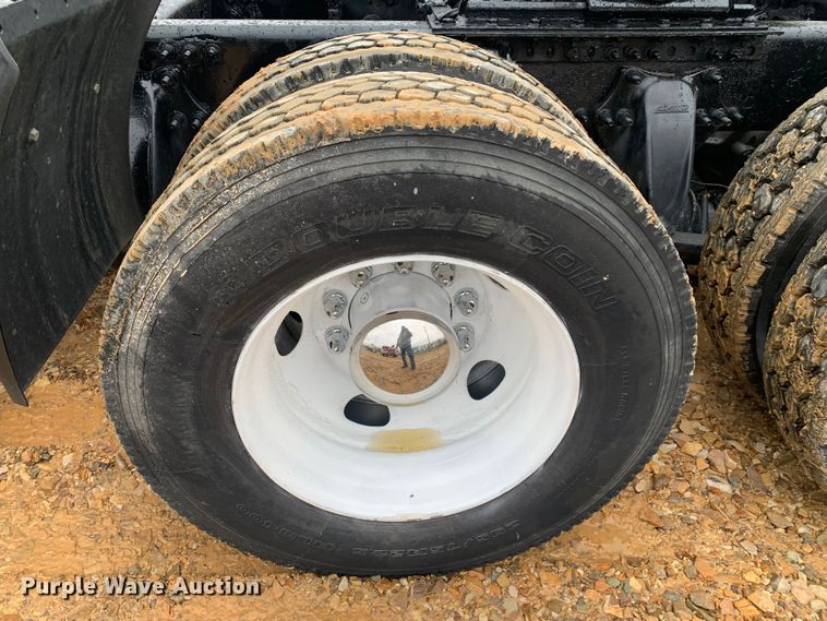 image for item LI9161 2016 Freightliner Cascadia  semi truck