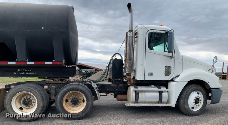 image for item LI9218 2006 Freightliner Columbia  semi truck