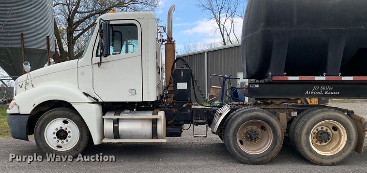 image for item LI9218 2006 Freightliner Columbia  semi truck