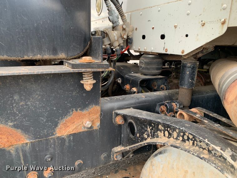 image for item LI9218 2006 Freightliner Columbia  semi truck