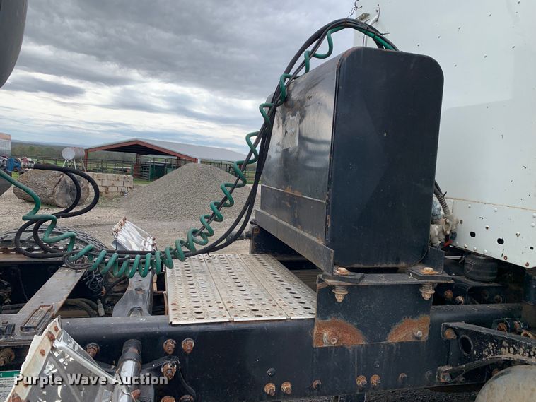 image for item LI9218 2006 Freightliner Columbia  semi truck