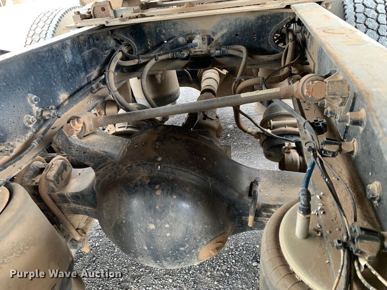 image for item LI9218 2006 Freightliner Columbia  semi truck