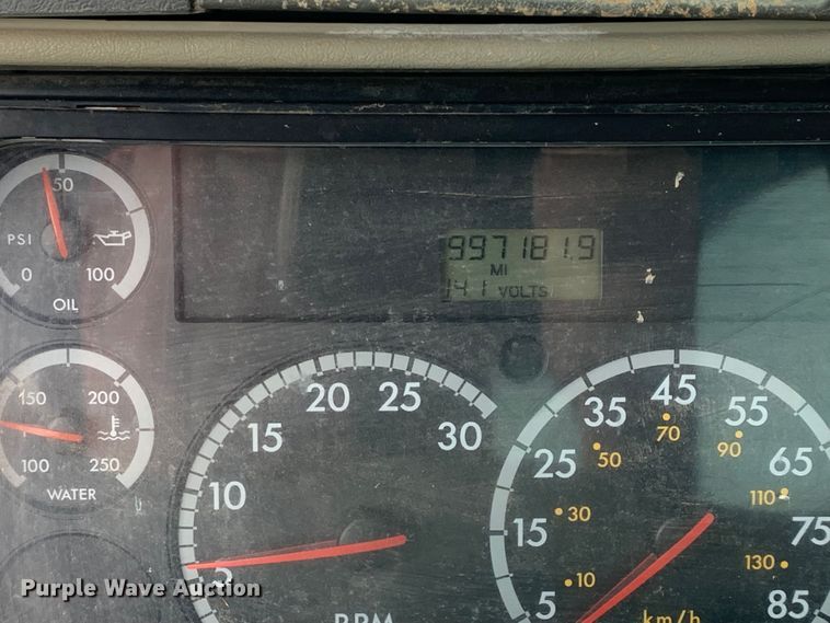 image for item LI9218 2006 Freightliner Columbia  semi truck