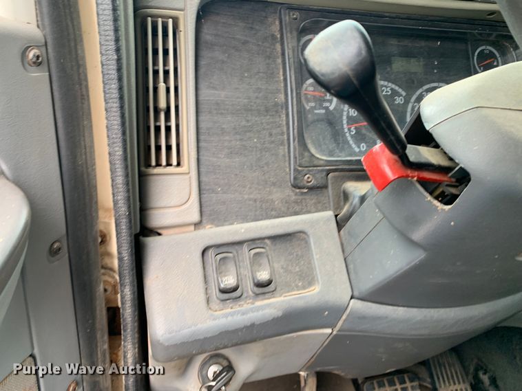 image for item LI9218 2006 Freightliner Columbia  semi truck