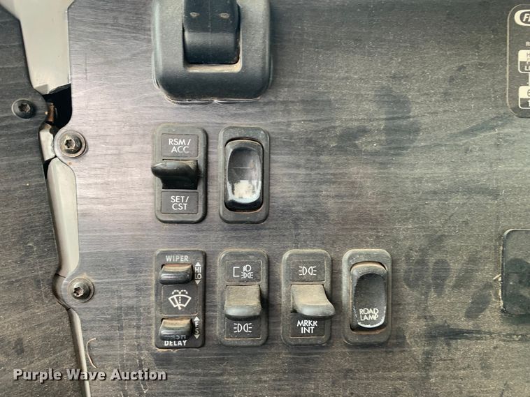 image for item LI9218 2006 Freightliner Columbia  semi truck