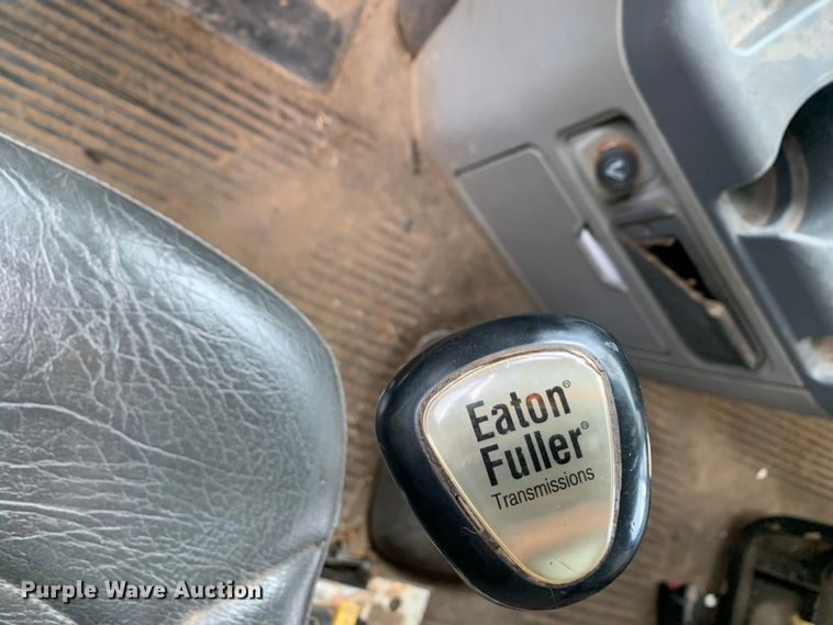 image for item LI9218 2006 Freightliner Columbia  semi truck