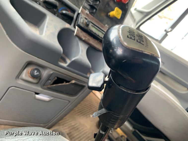 image for item LI9218 2006 Freightliner Columbia  semi truck