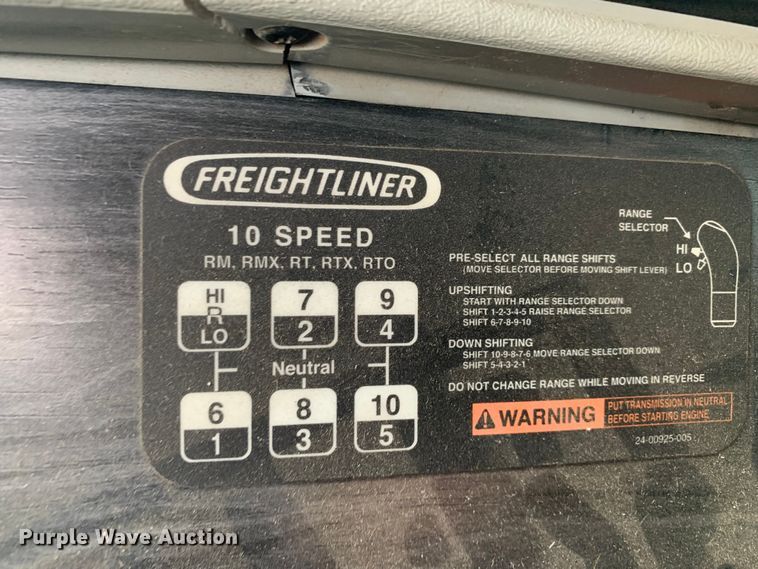 image for item LI9218 2006 Freightliner Columbia  semi truck